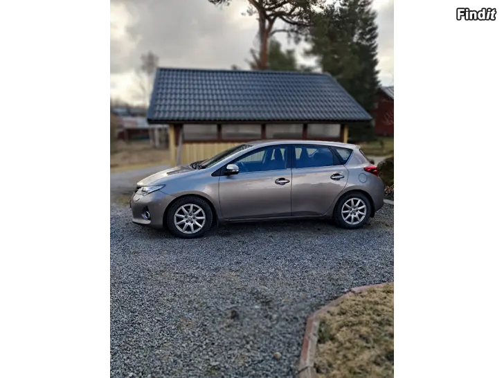 Säljes Toyota Auris 1,6 automat 2013
