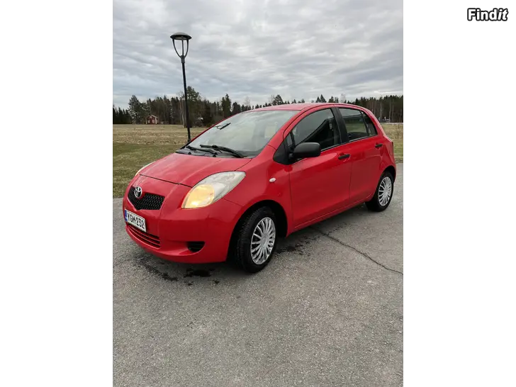 Säljes Nybesiktigad Toyota Yaris -06