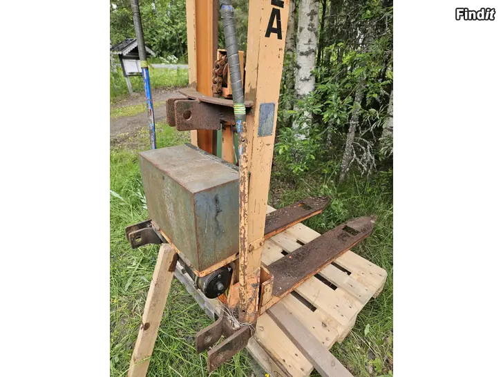 Myydään Trukki traktoriin- vaatii kunnostusta