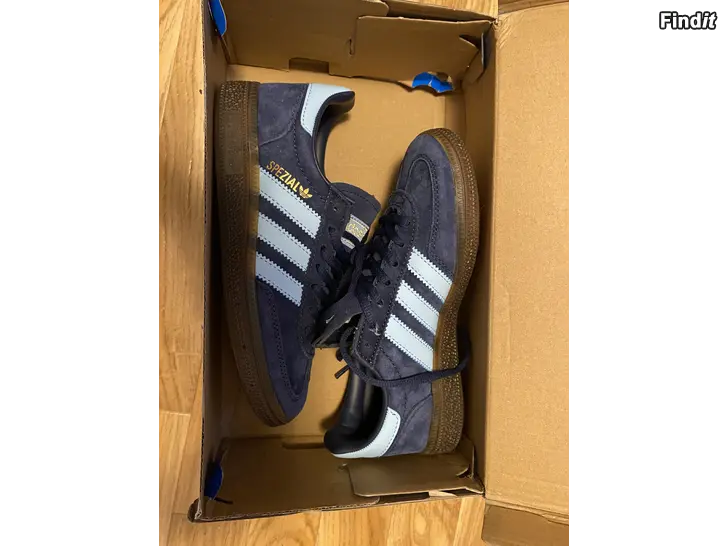 Säljes Adidas spezial 36