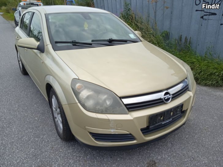 Myydään Opel Astra 1,6 mauaali 5D HB 2004 varaosina