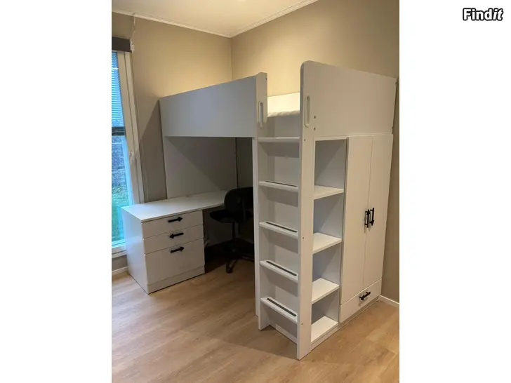 Säljes Perfekt julklapp IKEA Småstad loftsäng med skrivbord