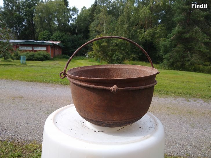 Säljes Gjutjärnsgryta + ställning