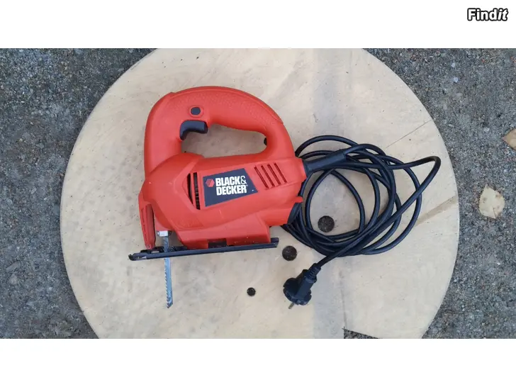 Myydään Black and  Decker kuviosaha KS500 400W punainen -hinta 15e