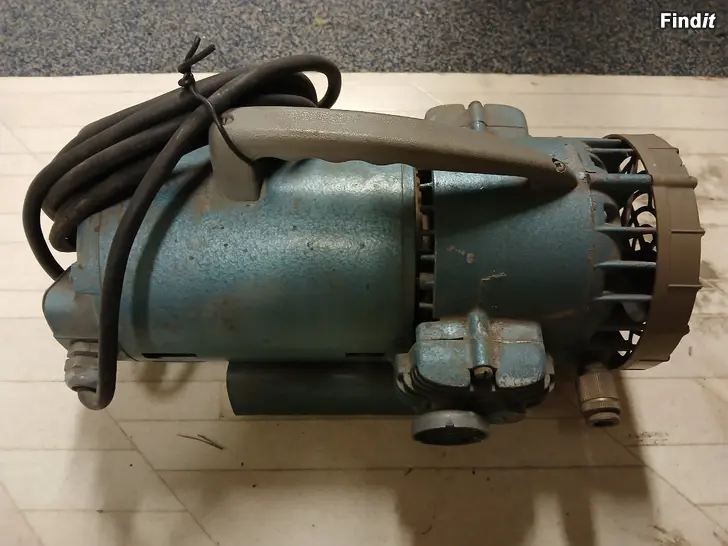 Myydään Pieni ilmakompressori kätevä vaikka kynäruiskumaalaukseen