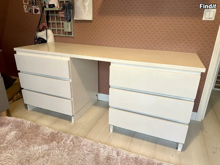 Myydään Skrivbord i massiv trä