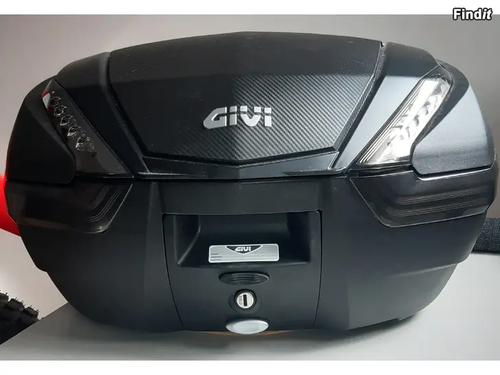 Myydään Givi V47 box