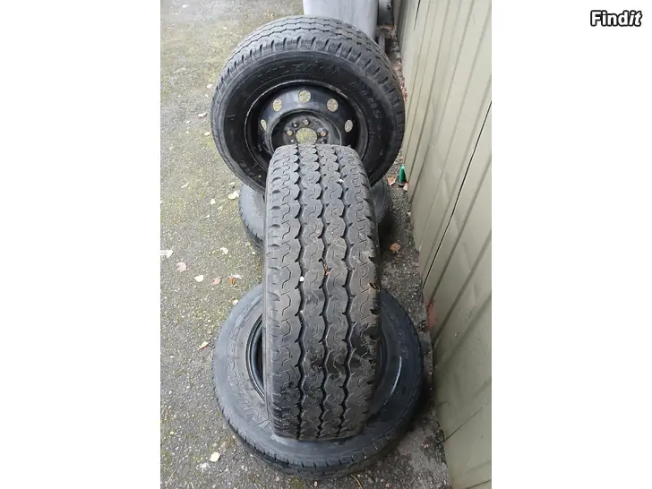 Myydään Hyvät C kesärenkaat 205/70 R15 C Citroen Jumper vanteella