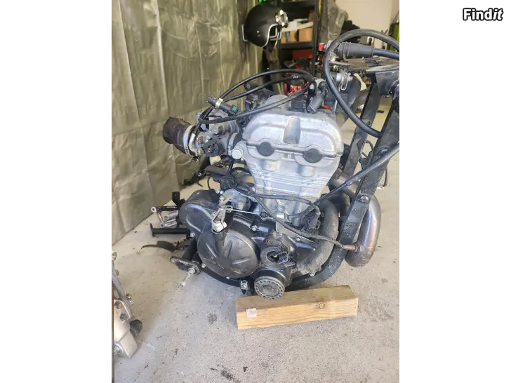 Myydään Purettu Aprilia RS4