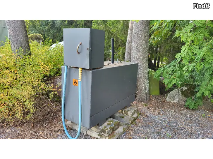 Myydään Polttoainesäiliö 800l