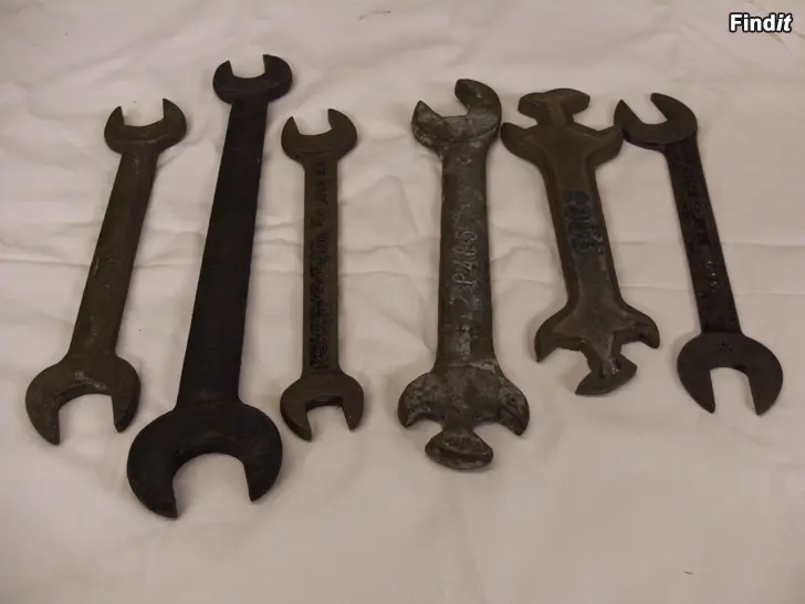 Säljes Gamla  tumsnycklar