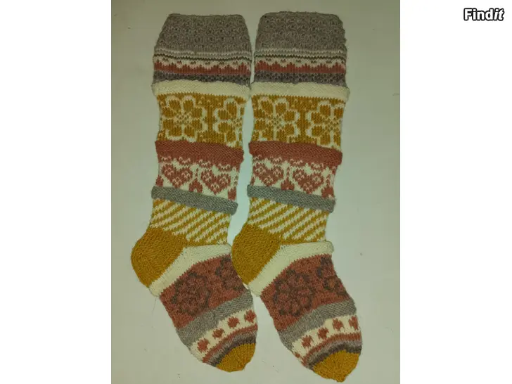 Myydään Haitarivartiset kirjoneulesukat