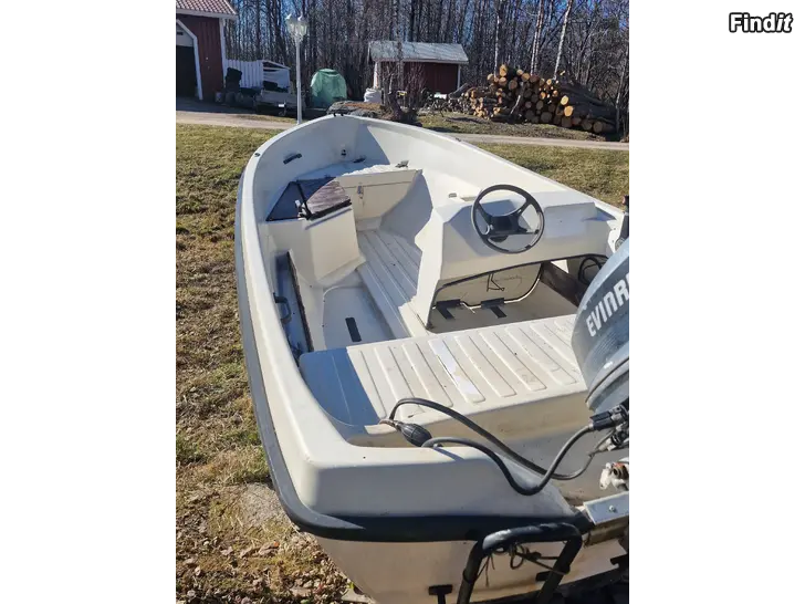 Säljes Pulpetbåt med 20hk evinrude