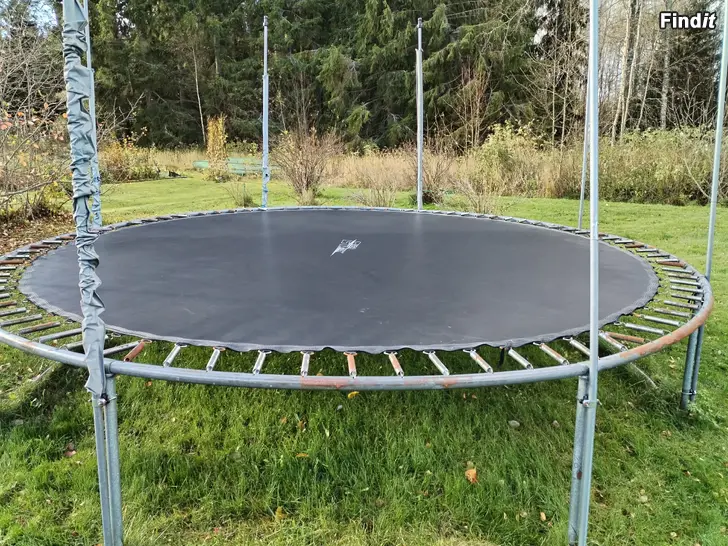 Säljes Studsmatta