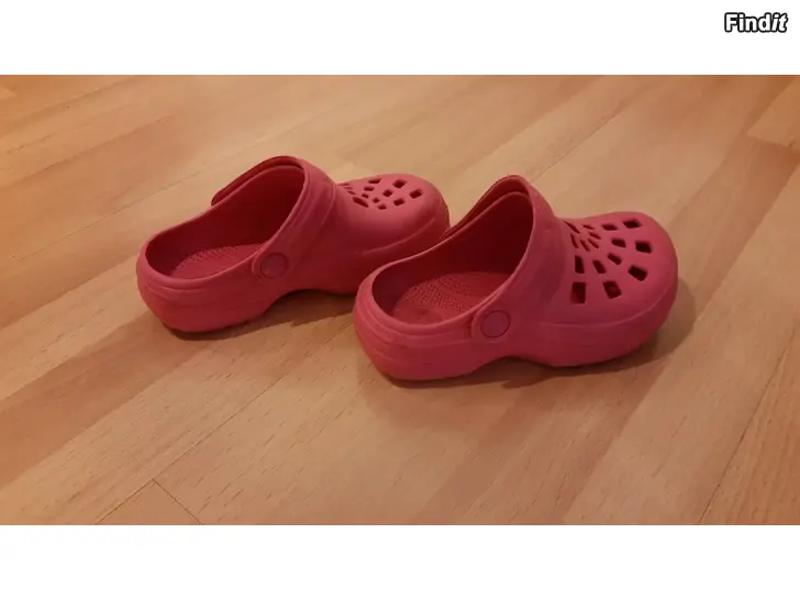 Myydään Rantasandaalit Crocs-tyyliset koko 28 2e