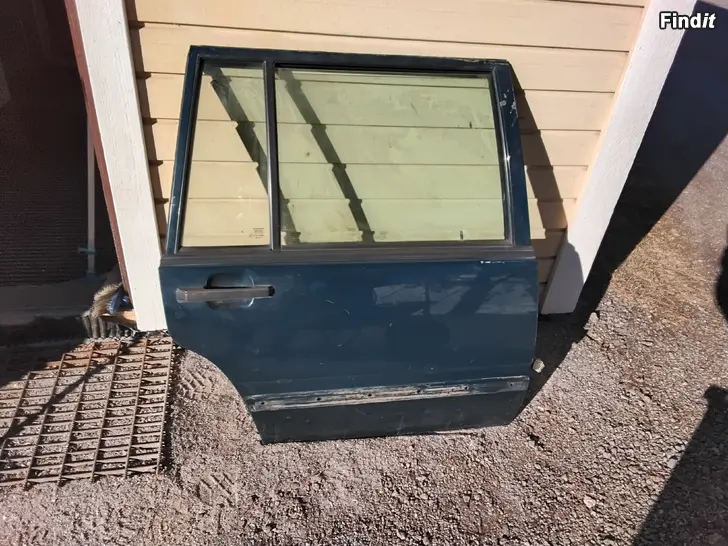Myydään Volvo 745 oikea takaovi