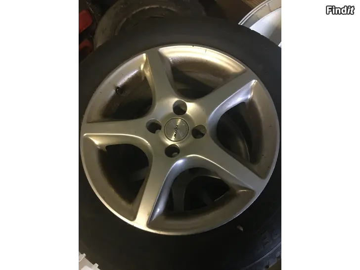 Säljes Sommardäck 500km. medkörda