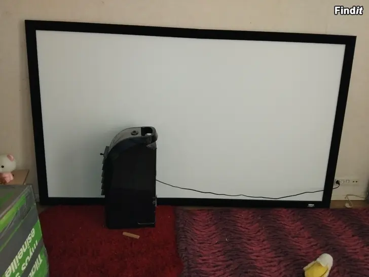 Myydään projector screen