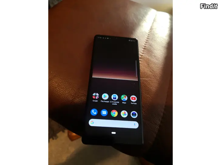 Myydään Sony Xperia puhelin