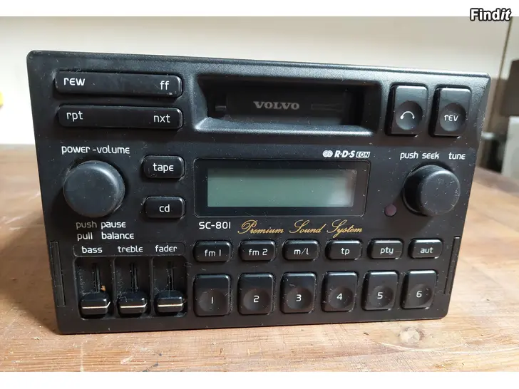 Säljes Volvo originalradio med kassettspelare