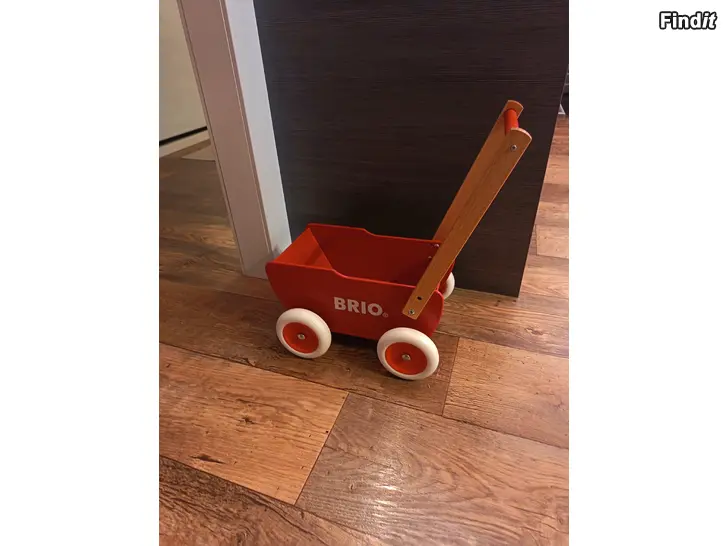 Säljes Brio dockvagn i trä