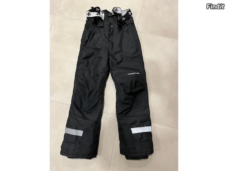 Säljes Cross/sportswear vadderade byxor storlek 134-140