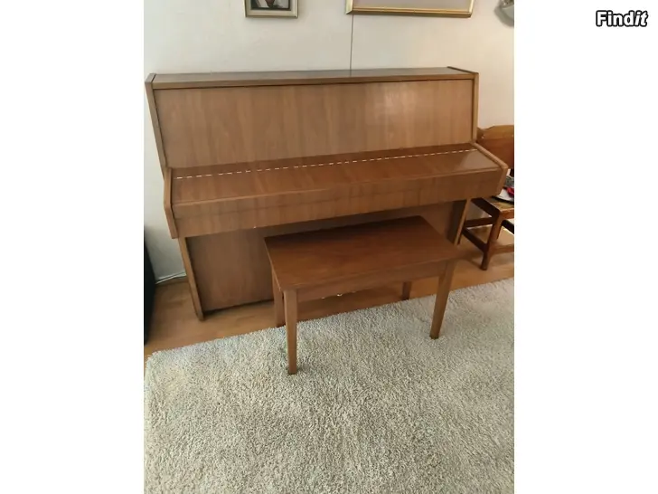 Bortges Piano, Kawai med pianostol bortges