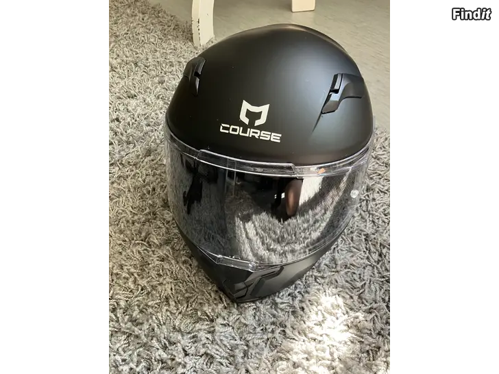 Säljes Väldigt lite använd hjälm strl. M