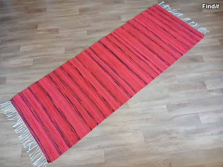 Myydään Matto punasävyinen 200x74cm