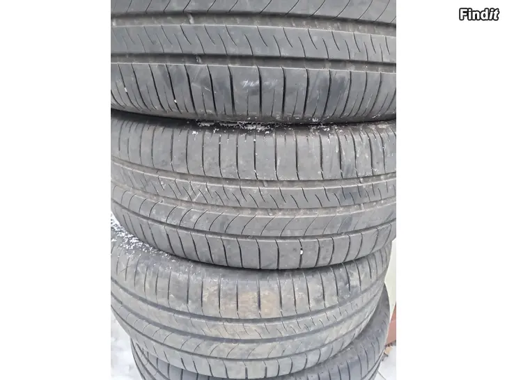 Myydään 205/55r16 Michelin energy saverit