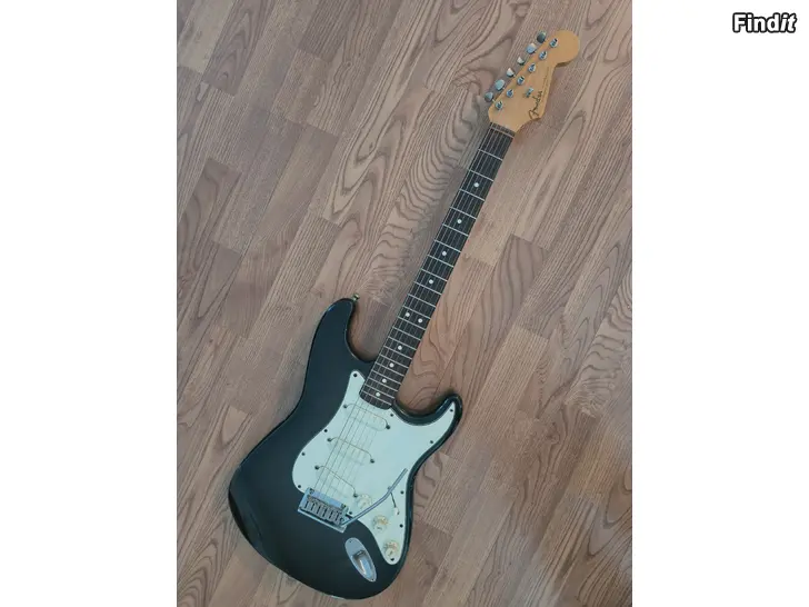 Myydään Gitarr till salu