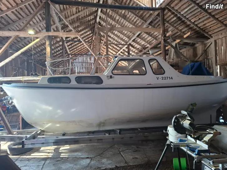 Säljes Glasfiber båt 7.5m/lasikuituvene 7.5m