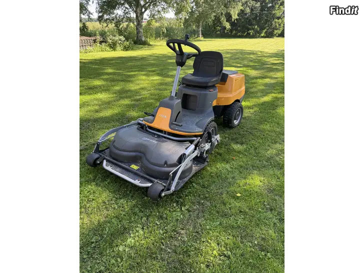 Säljes Stiga Park körbar gräsklippare
