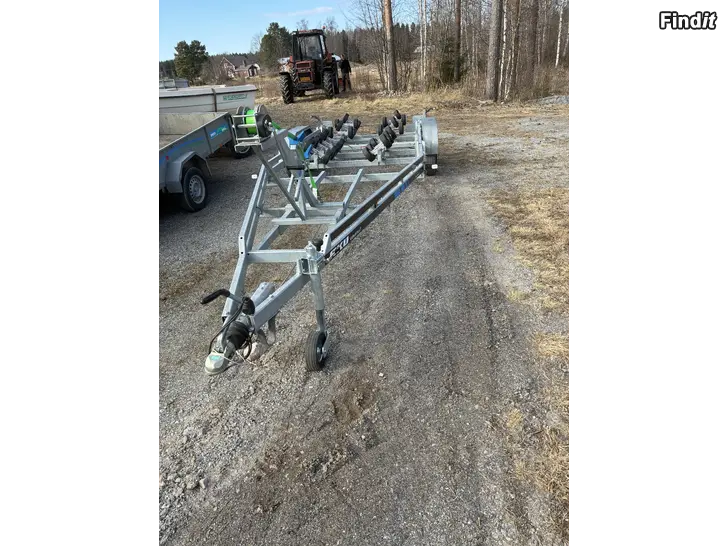 Myydään Venetraileri AKU 2600 Multirulla