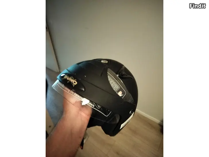 Myydään Mopon kypärä