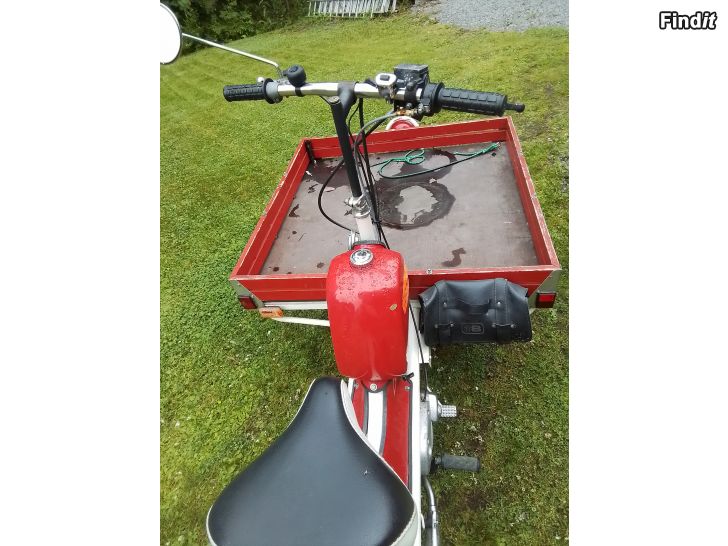 Myydään Lavamopo . Flakmoped