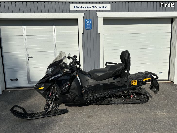 Säljes Ski-Doo RENEGADE X 1200 fyrtakt-2018