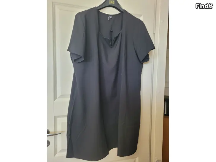 Myydään Svart VERO MODA klänning - oanvänd EU52