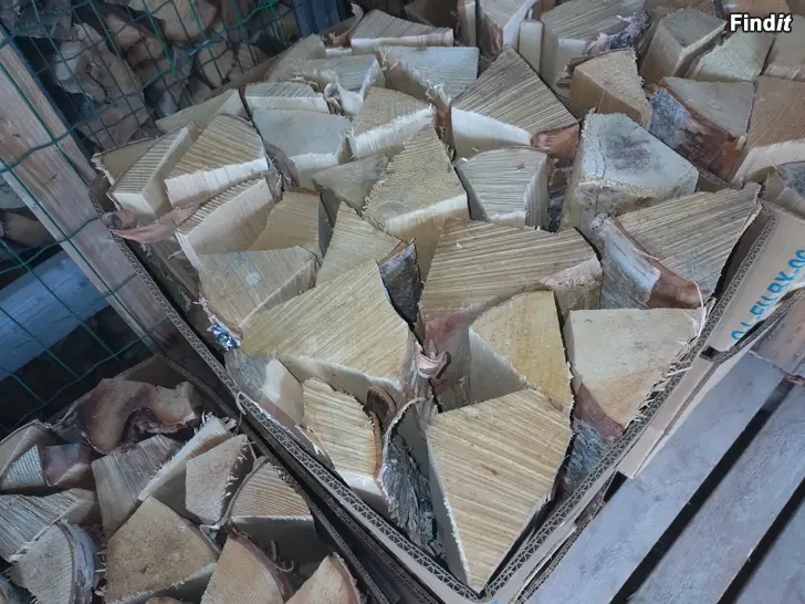 Myydään Pahvilaatikko polttopuut