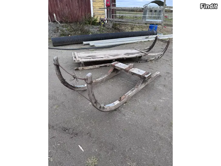 Säljes 2st gamla hästslädar