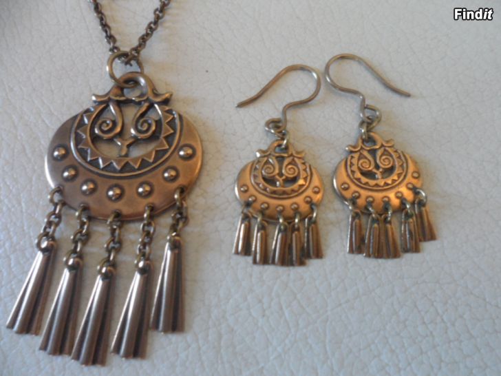 Myydään Kalevala Kuutar riipus ja pienet korvakorut pronssi