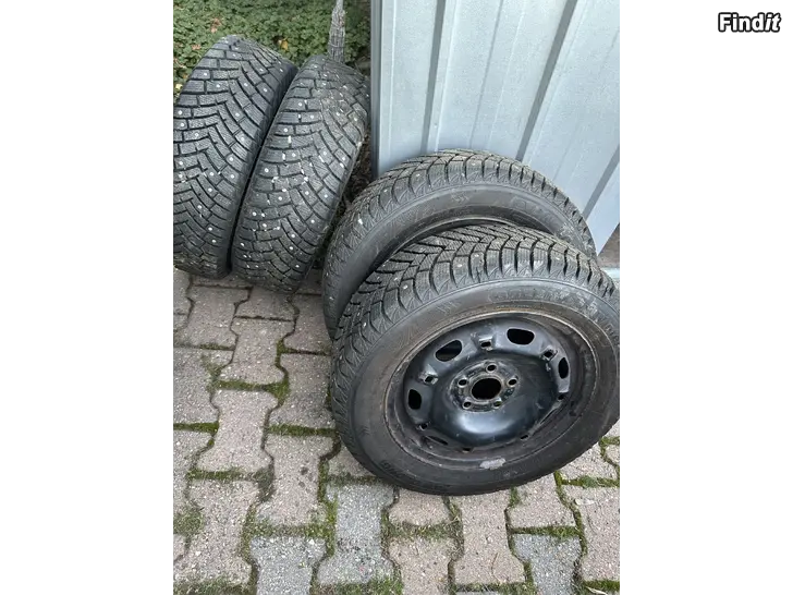 Säljes Vinterdäck 15. 5 x 110. VW. Skoda