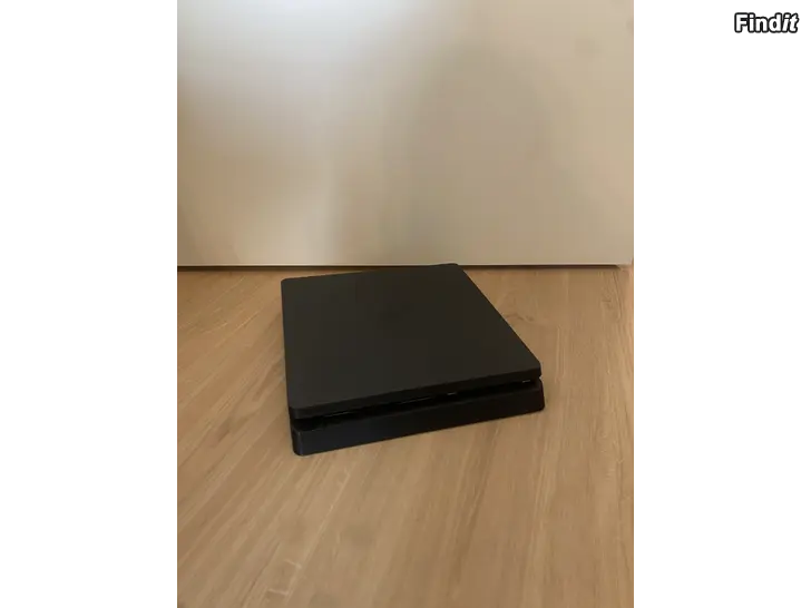 Myydään Playstation 4 Slim 1TB
