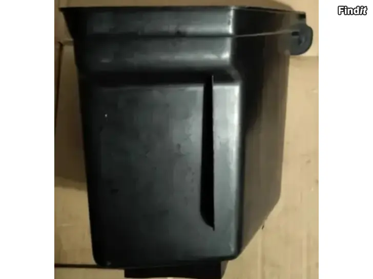 Myydään Ahtoputki tavaratilan laatikko