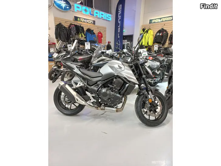 Säljes Honda CB750 Hornet 2025 Silver och Svart finns på lager