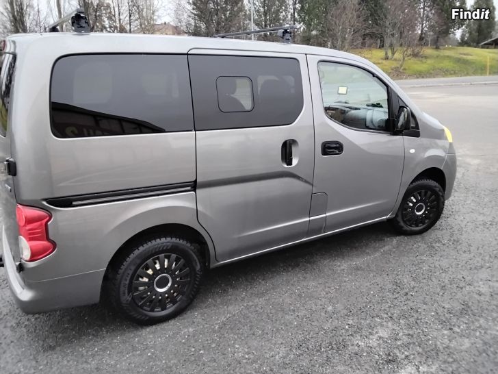 Myydään Nissan nv 200  5 hengen vm 2010