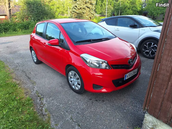 Myydään TOYOTA YARIS 1.3 UUSIKORINEN
