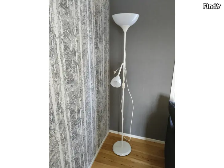 Säljes Golvlampa