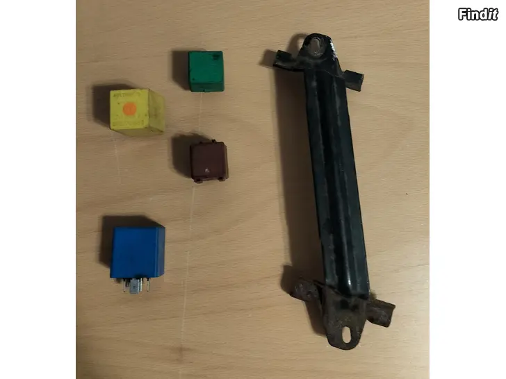 Myydään Akkun kiinnike releitä