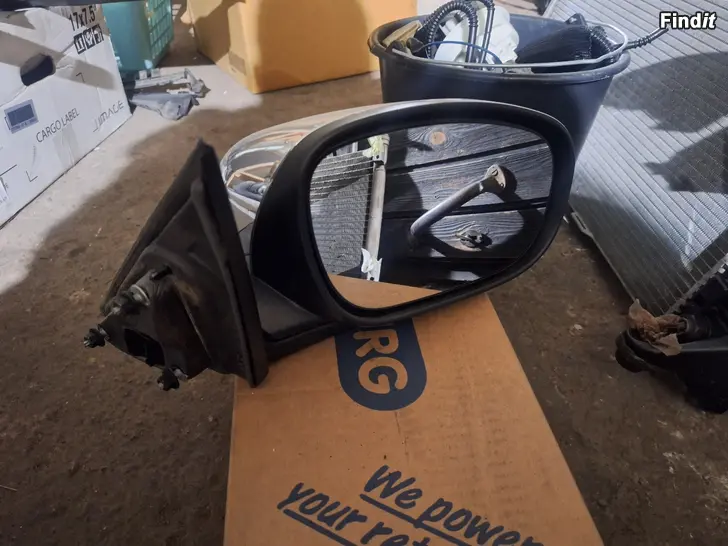 Myydään Chrysler 300c oikea sivupeili